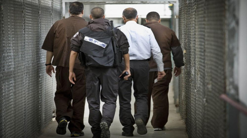 عصيان الأسرى ضد إدارة سجون الاحتلال يتواصل لليوم الخامس
